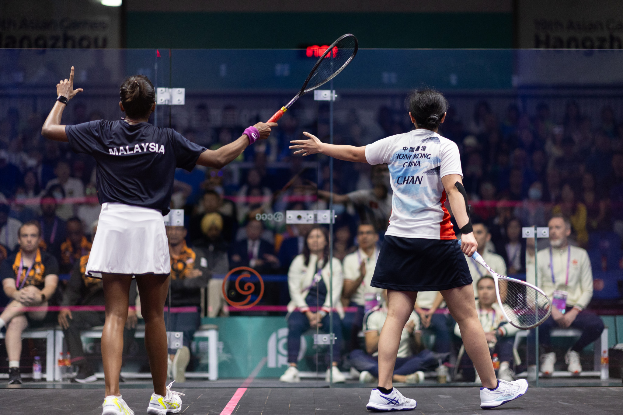 The 2018 Asian Games runner-up Subramanium Sivasangari of Malaysia went one step further against Chan Sin Yuk by sealing a 3-2 win in the women's squash singles final ©Hangzhou 2022