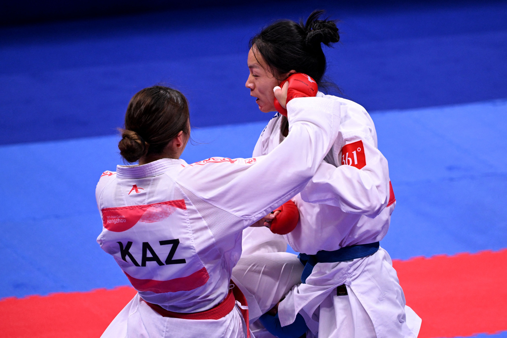 China's Li Qiaoqiao, right, prevented Kazakhstan from taking a golden double in the afternoon kumite finals by beating Laura Alikul ©Getty Images