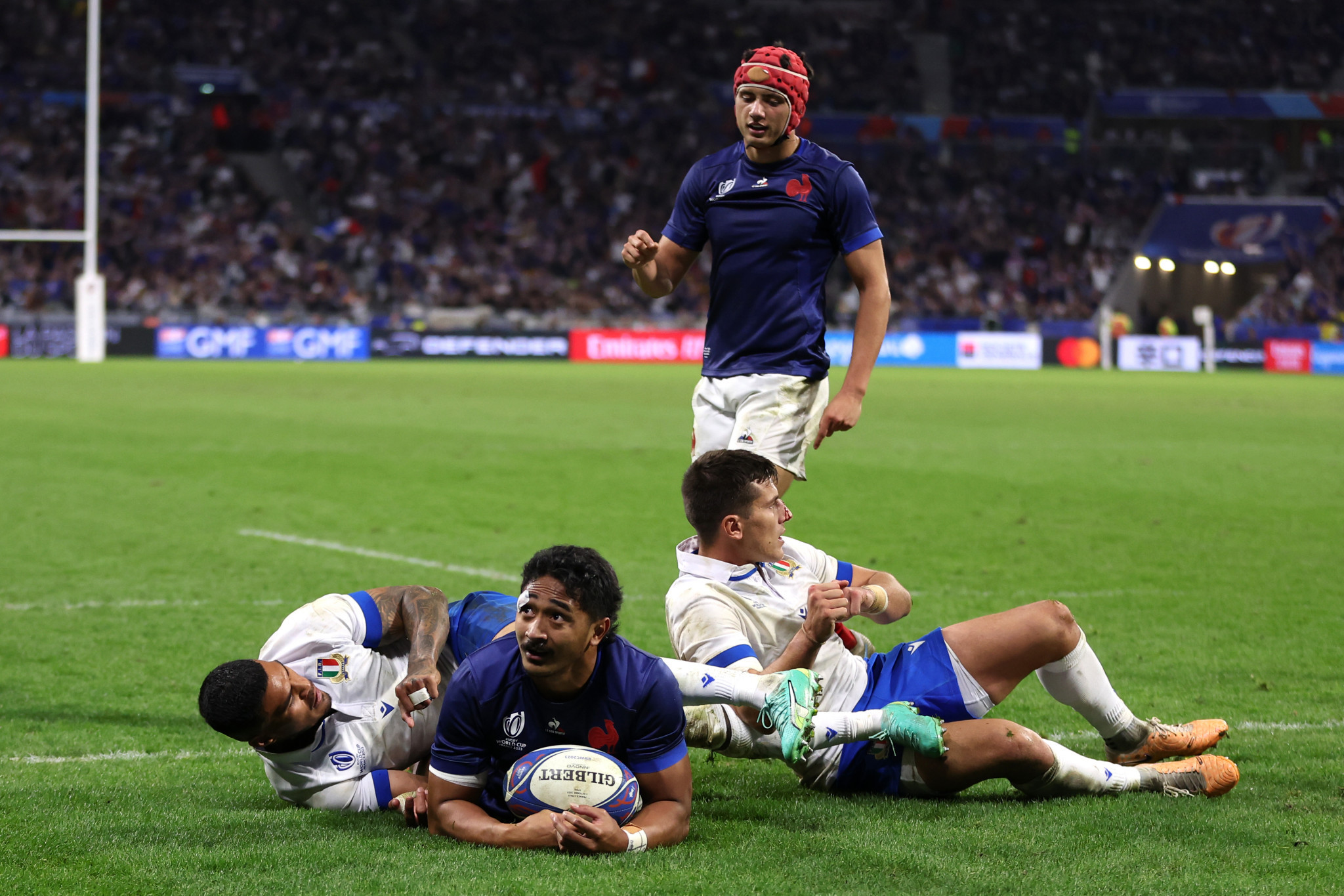 Yoram Moefana scored two late tries as France finished top of Rugby World Cup Pool A after a big win over Italy ©Getty Images