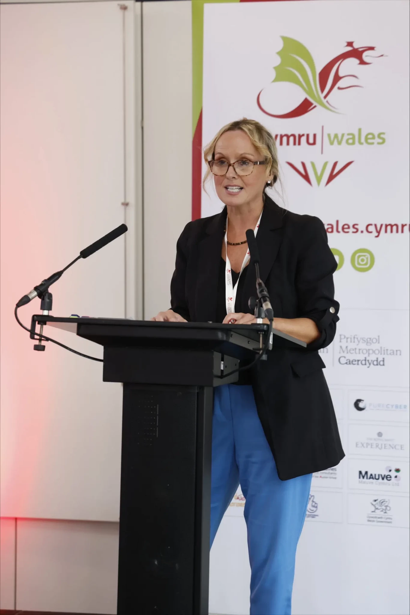 Cathy Williams, head of engagement at Commonwealth Games Wales, opened the Tîm Cymru Business Club at the Royal Mint in Llantrisant ©CGW