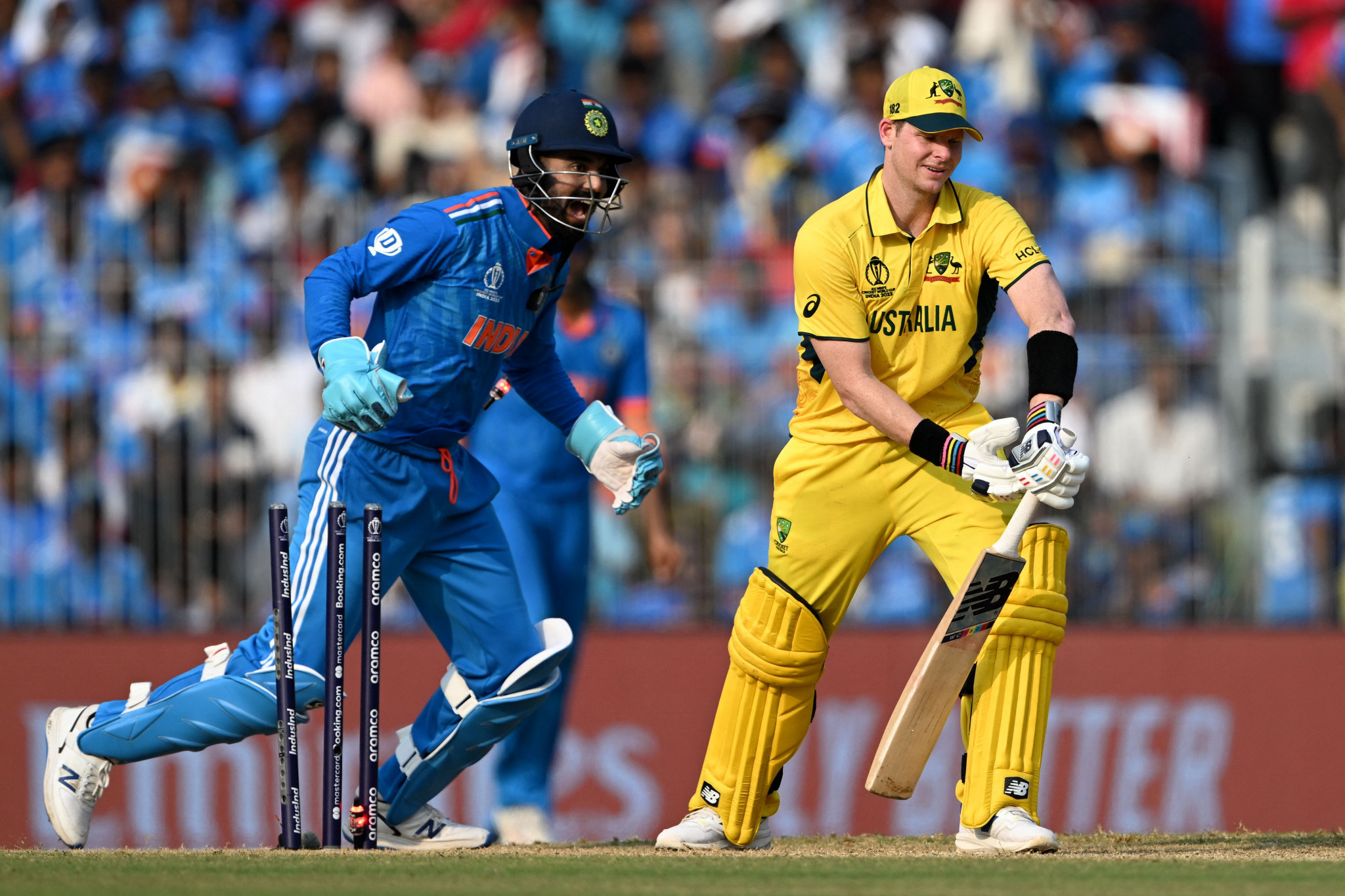 Steve Smith, in yellow, was among three wickets for Ravindra Jadeja as Australia were bowled out for 199 ©Getty Images