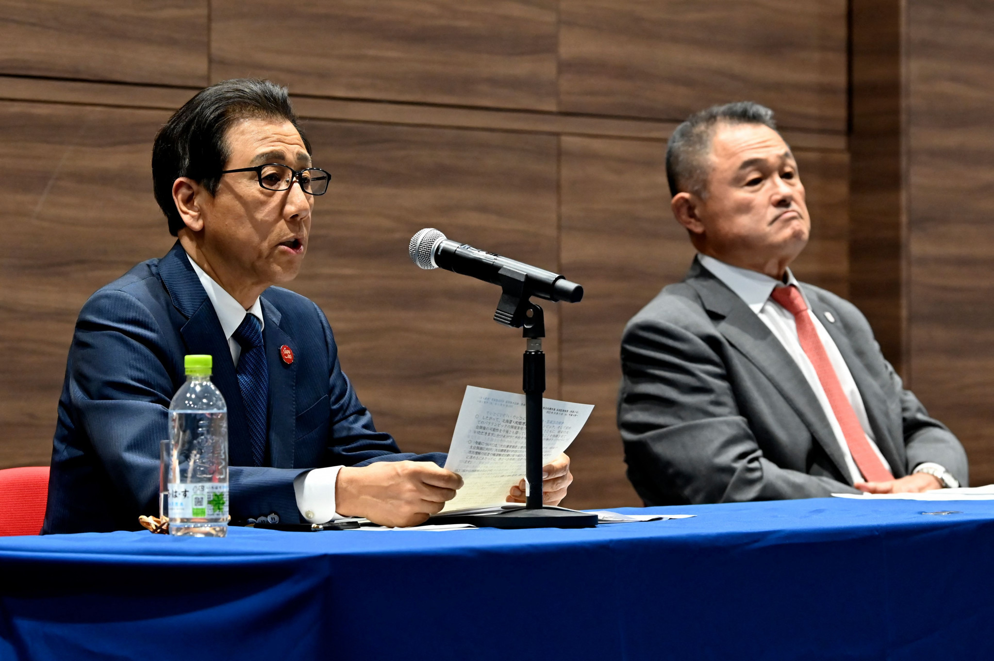 Sapporo Mayor Katsuhiro Akimoto, left, said that aiming to bid for the 2034 edition could be tricky due to the Tokyo 2020 bid-rigging allegations ©Getty Images