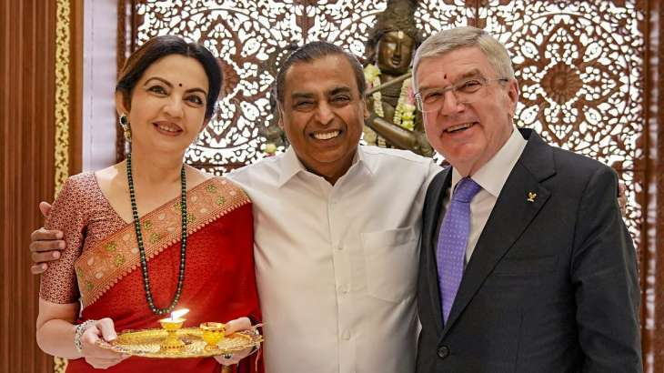 Thomas Bach, right, was a guest earlier this week of Mukesh and Nita Ambani, Asia's wealthiest couple, at their $2 billion apartment in Mumbai ©Reliance Foundation 