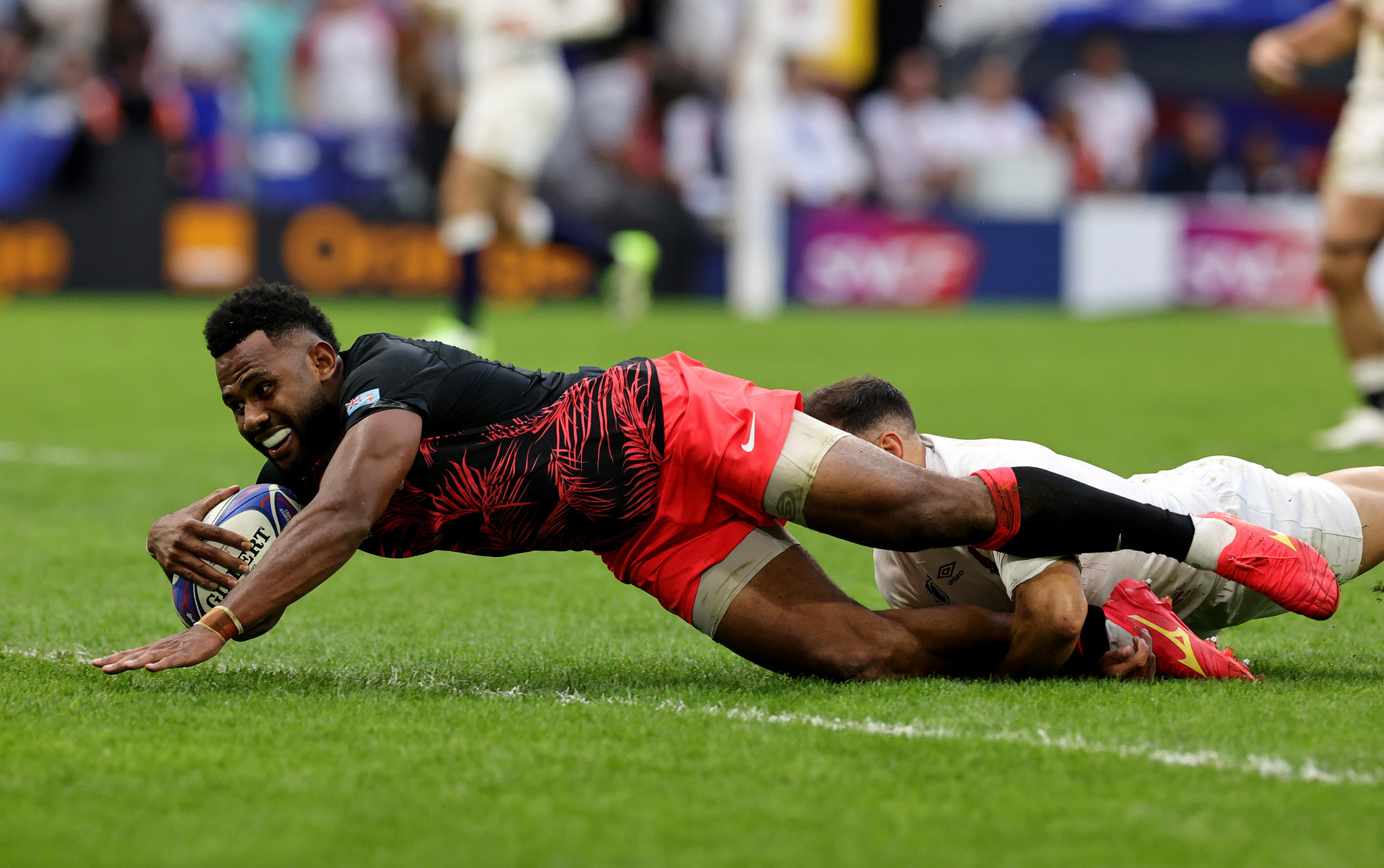 Fijian fly-half Vilimoni Botitu then scored four minutes later to set up a thrilling finish ©Getty Images