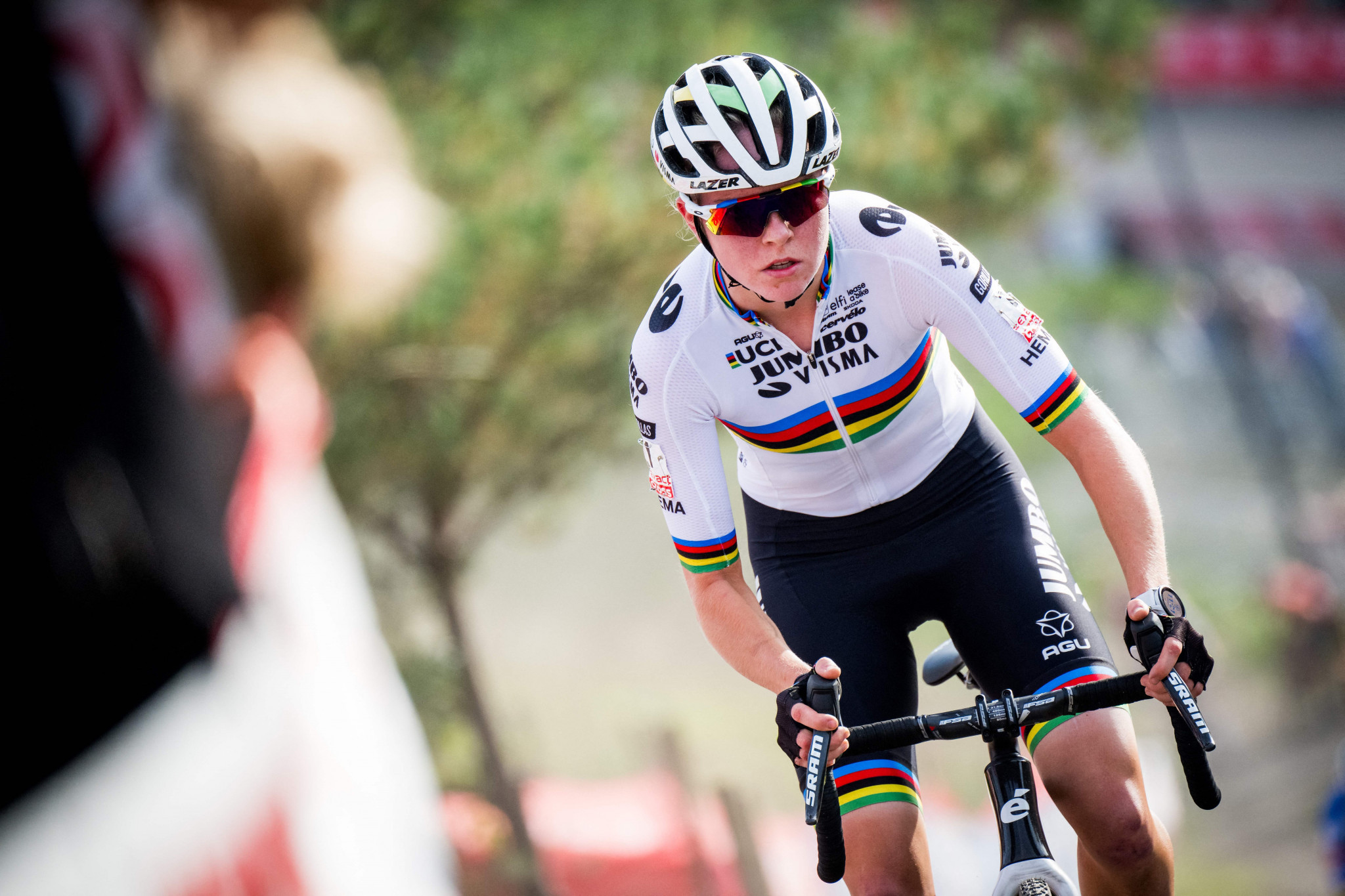 Reigning champion Van Empel starts in style at UCI Cyclo-Cross World Cup