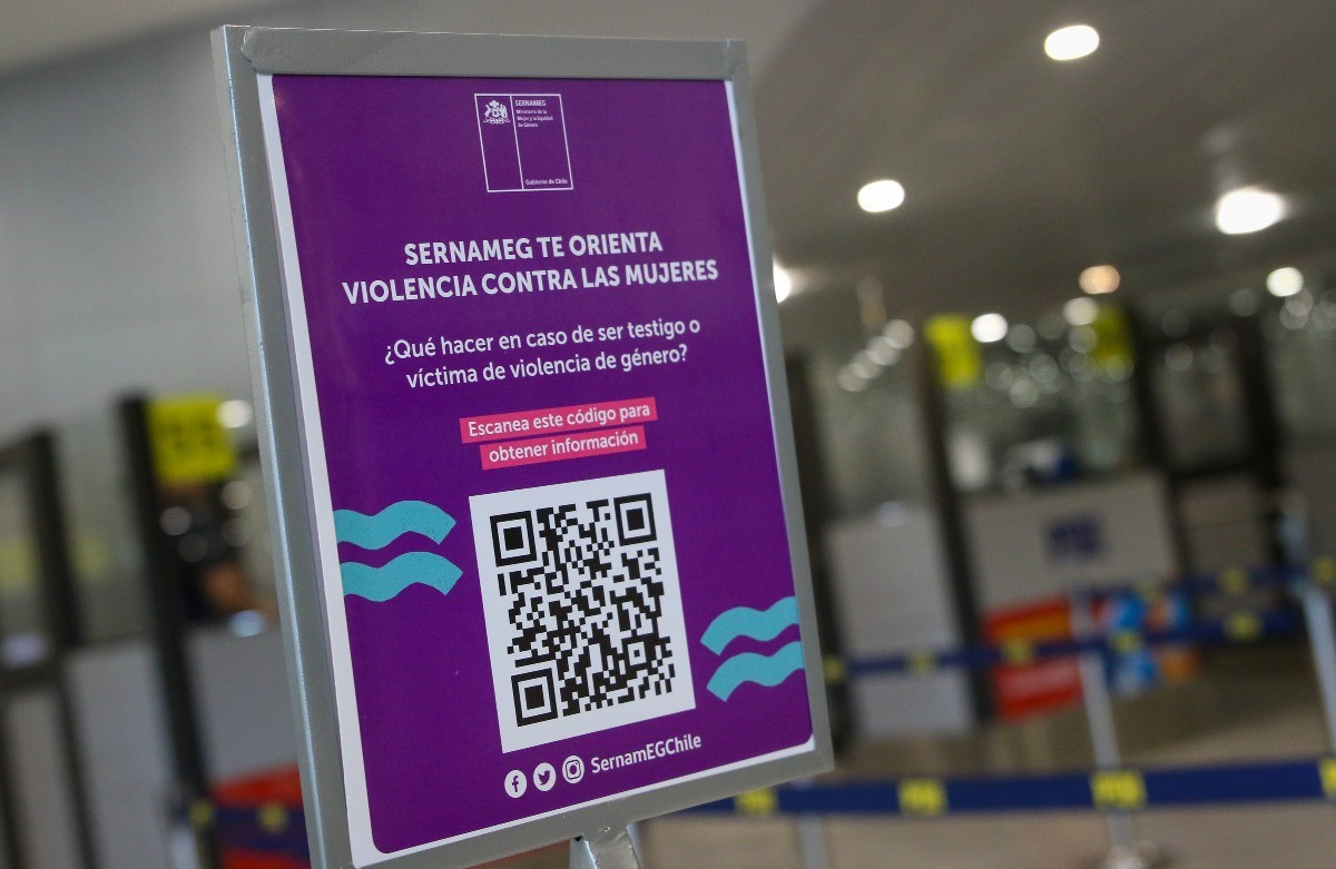 The QR code was launched as security measures were highlighted at Santiago's international airport ©Santiago 2023