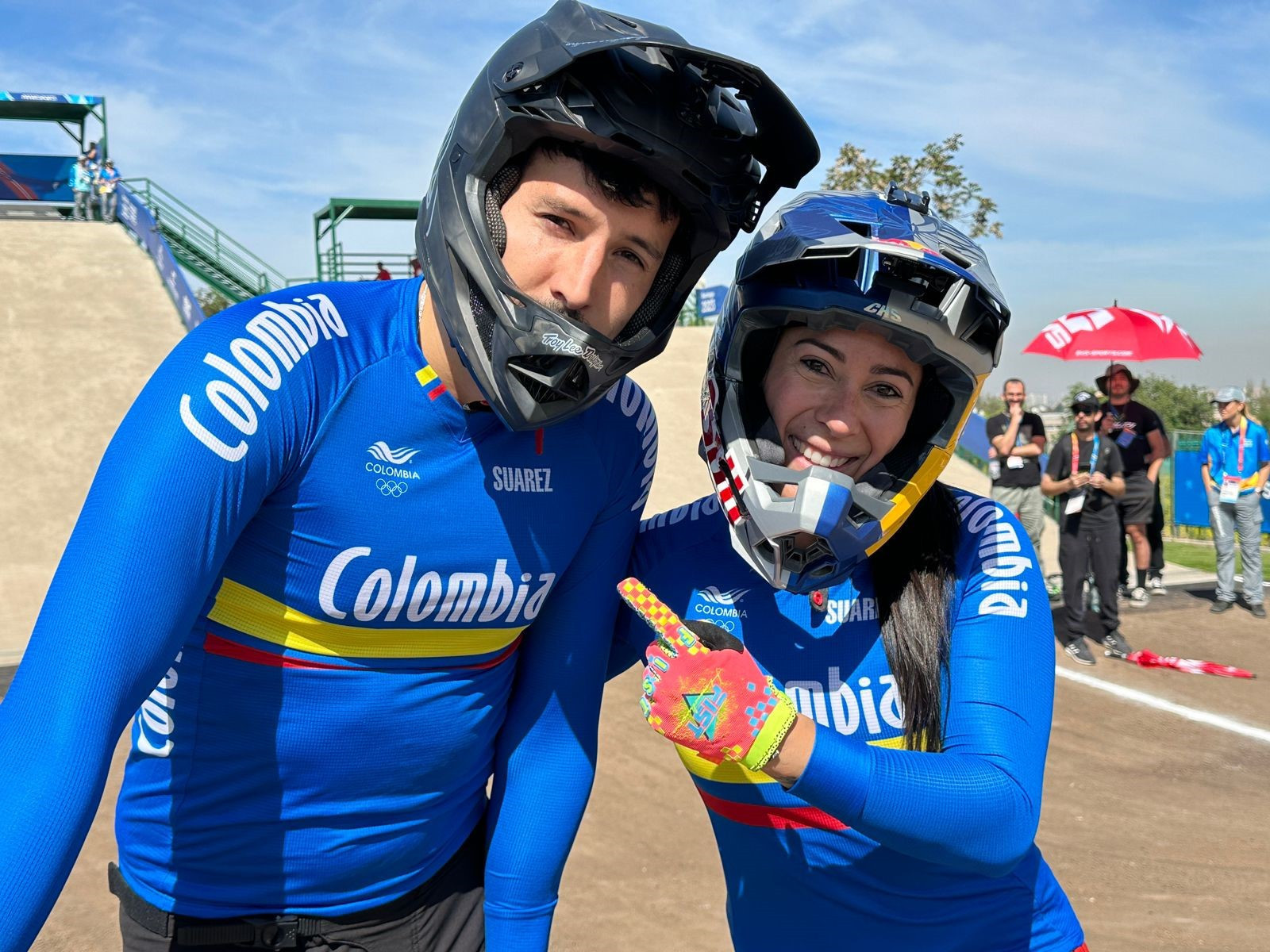 Sebastián Yatra met Colombian BMX racer Mariana Pajón upon arrival in Chile ©Panam Sports