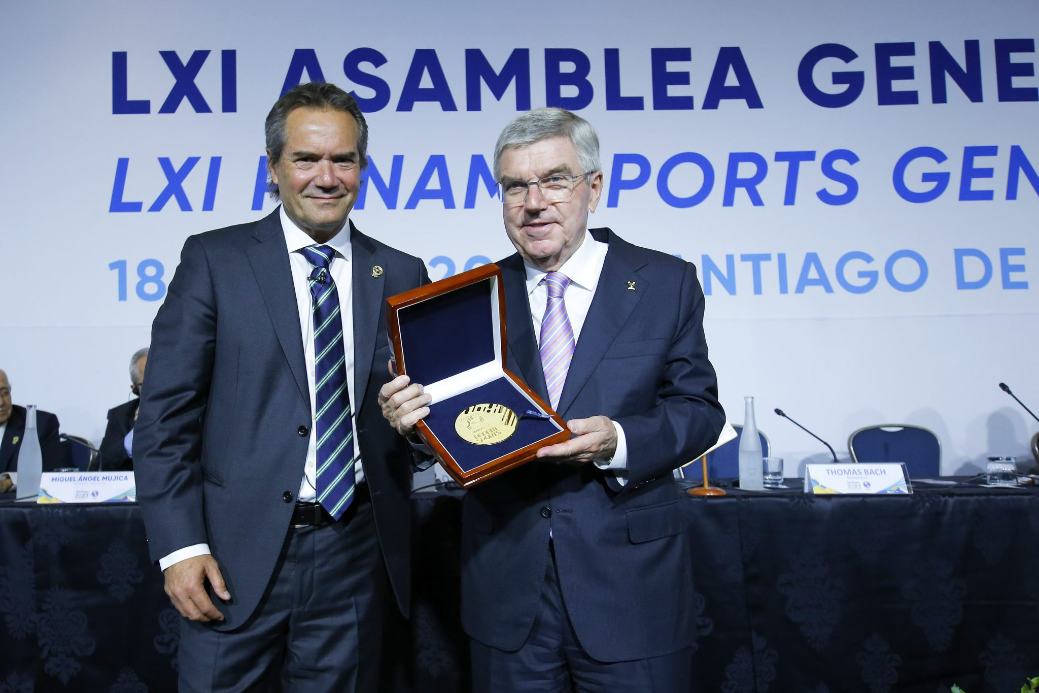Bach receives plaque after attending Panam Sports General Assembly
