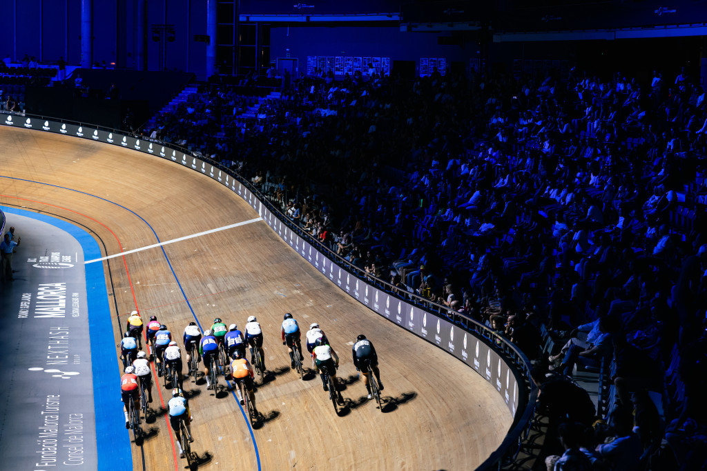 Double delight for Lavreysen puts him in control at opening UCI Track Champions League