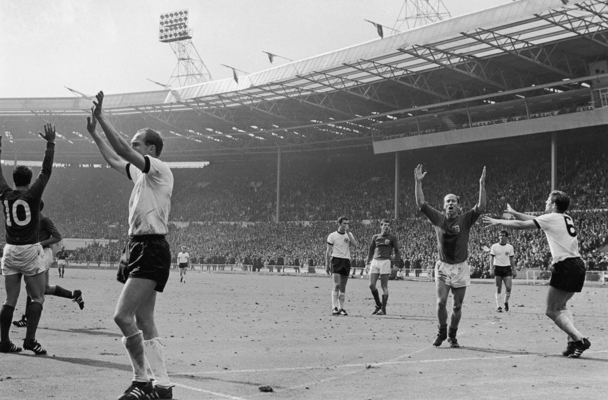 Bobby Charlton remained convinced that England's third goal scored by Geoff Hurst, number 10, in the 1966 World Cup final did cross the line ©Getty Images