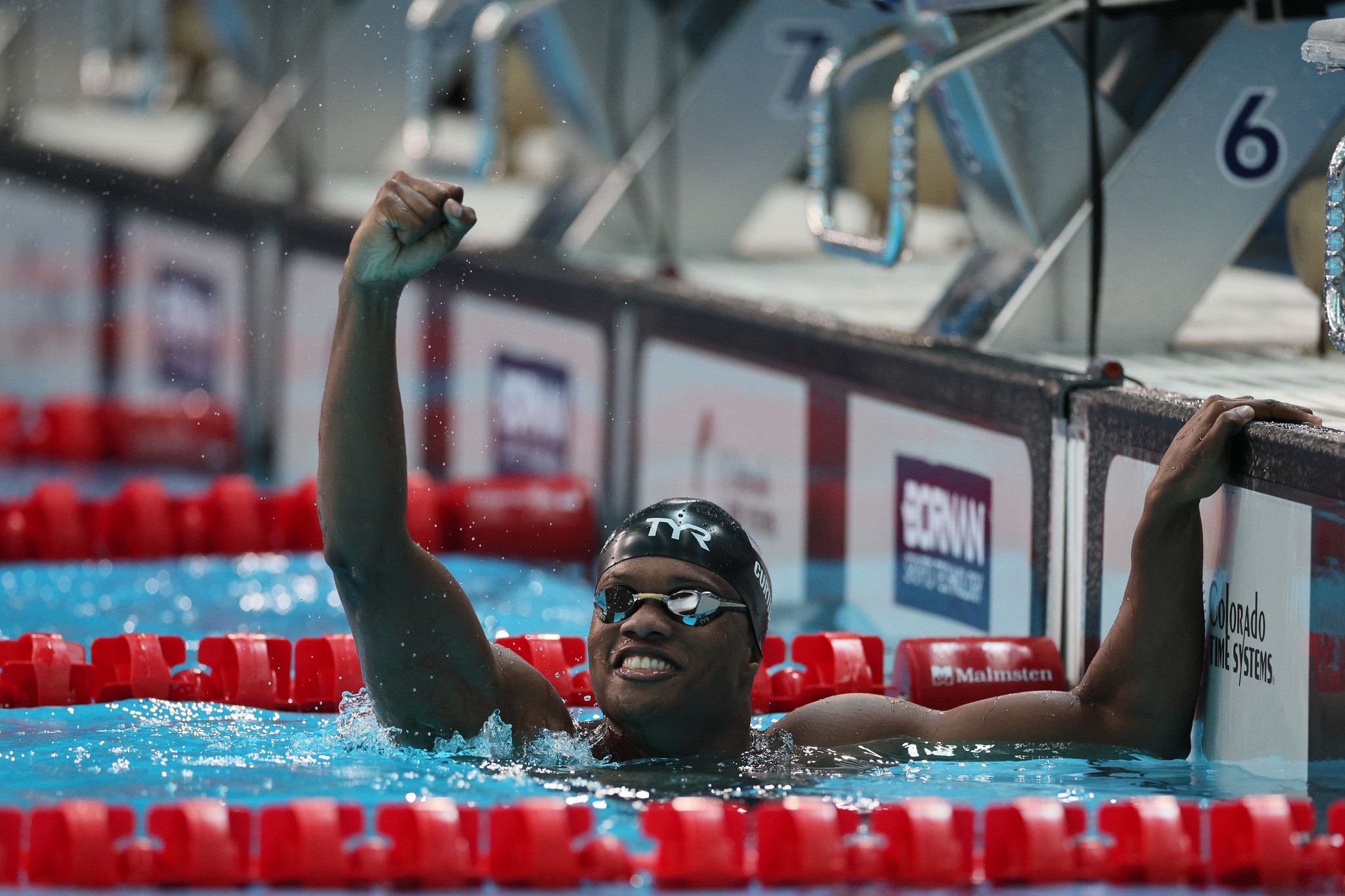 American David Curtiss celebrates winning the men's 50m freestyle ©Getty Images