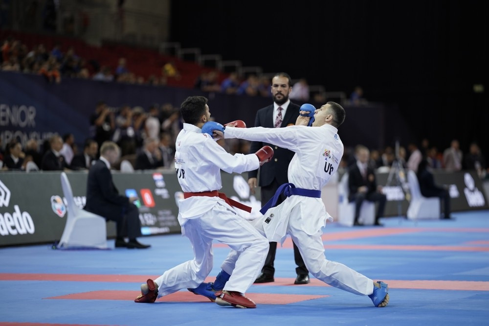 There were many close fights on a thrilling day of kumite team competition in Budapest ©WKF