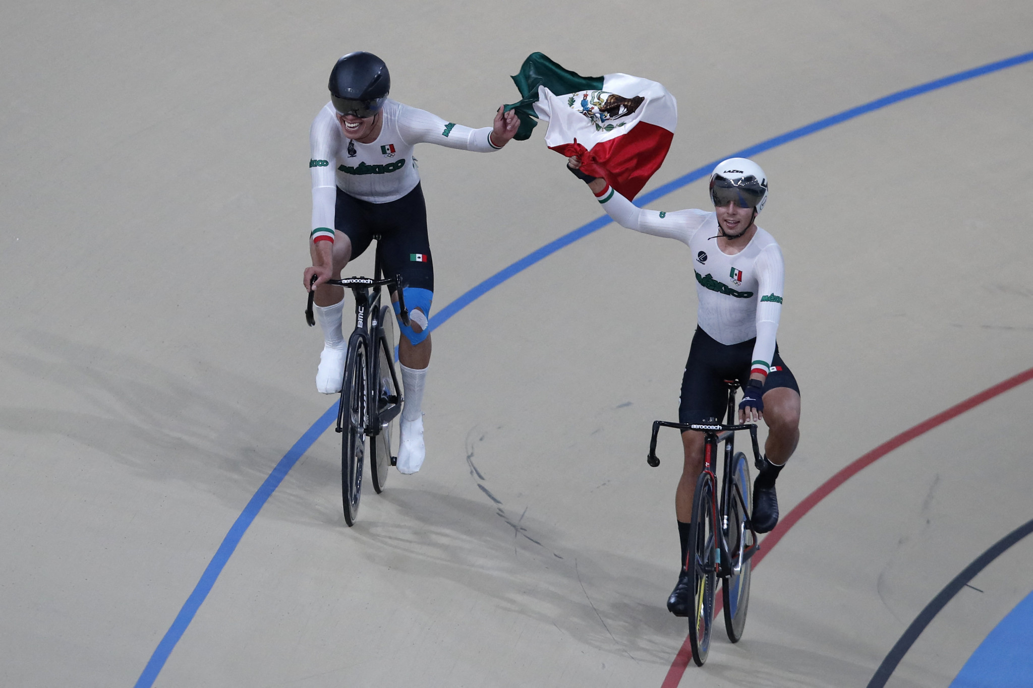 Mexicans Fernando Nava and Ricardo Peña Salas were top class in the men's madison, winning by almost double the points in 90 ©Getty Images