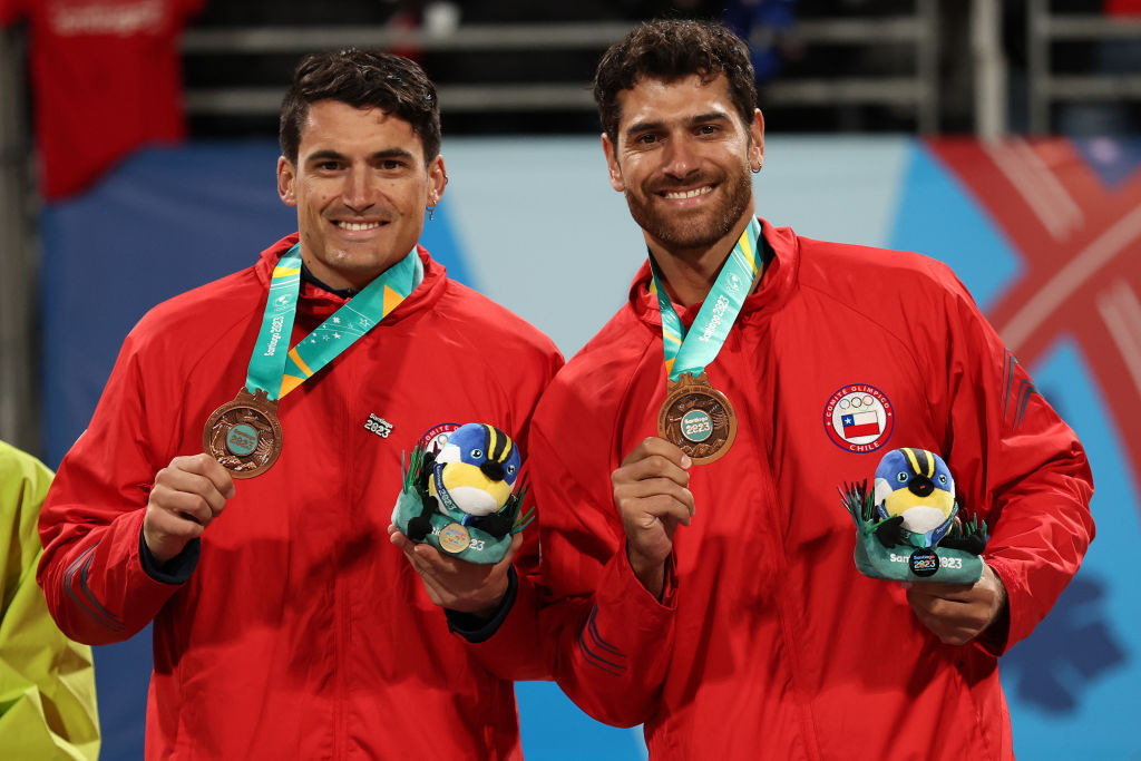 Chilean beach volleyball players Esteban and Marco Grimalt display their Pan American Games bronze medals in Santiago ©Getty Images