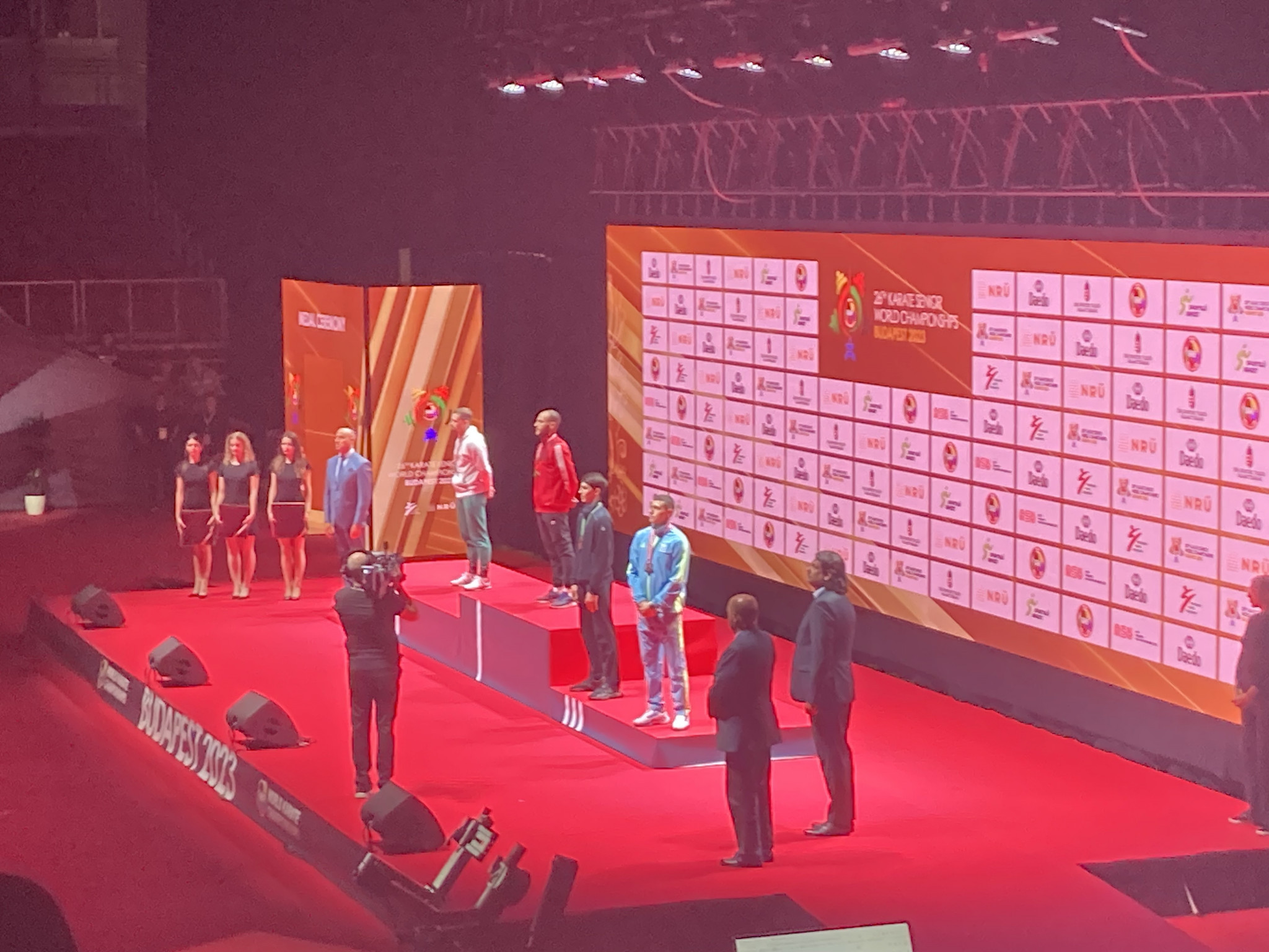 Ukraine’s Andrii Zaplitnyi appeared to turn away from Russian Ernest Sharafutdinov on the podium ©ITG