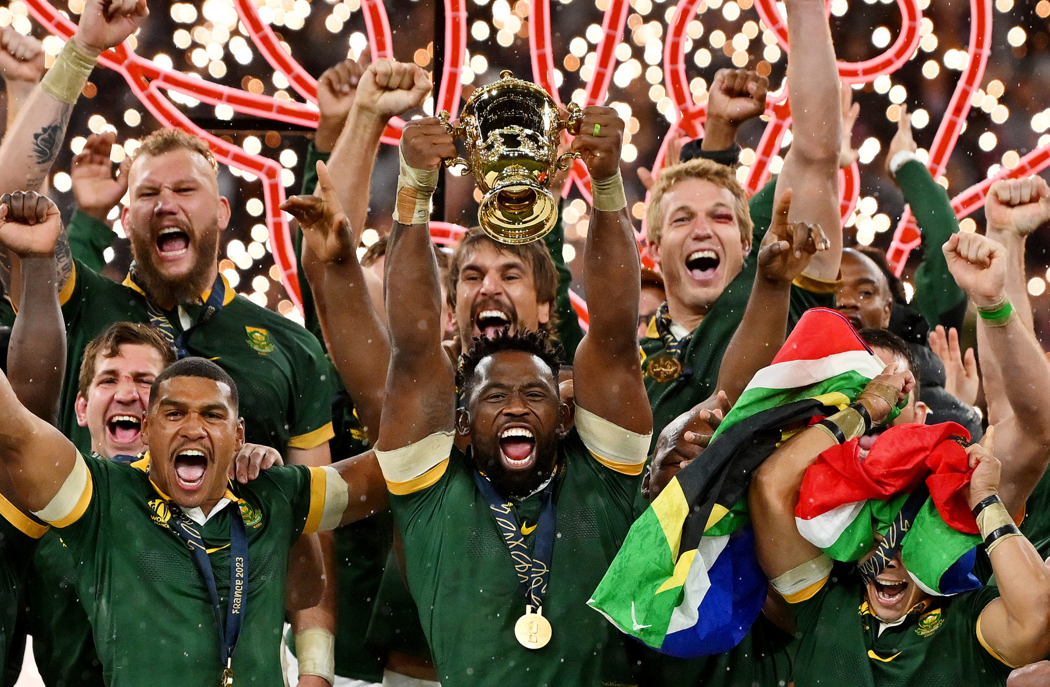 In the end, it did not matter as Siya Kolisi raised the trophy for the second consecutive time following the Springboks 2019 glory ©Getty Images