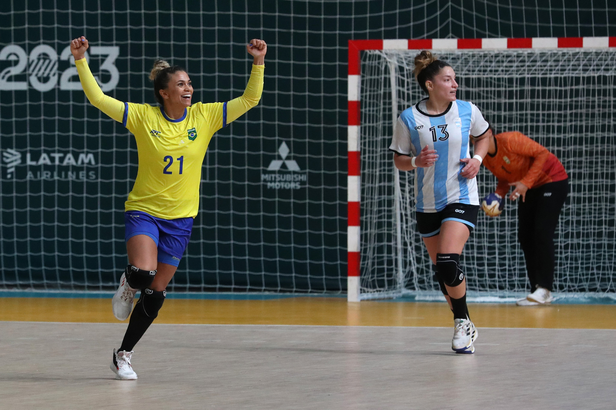 Adriana Castro, left, was sensational as Brazil beat Argentina 30-18 to win handball gold ©Getty Images