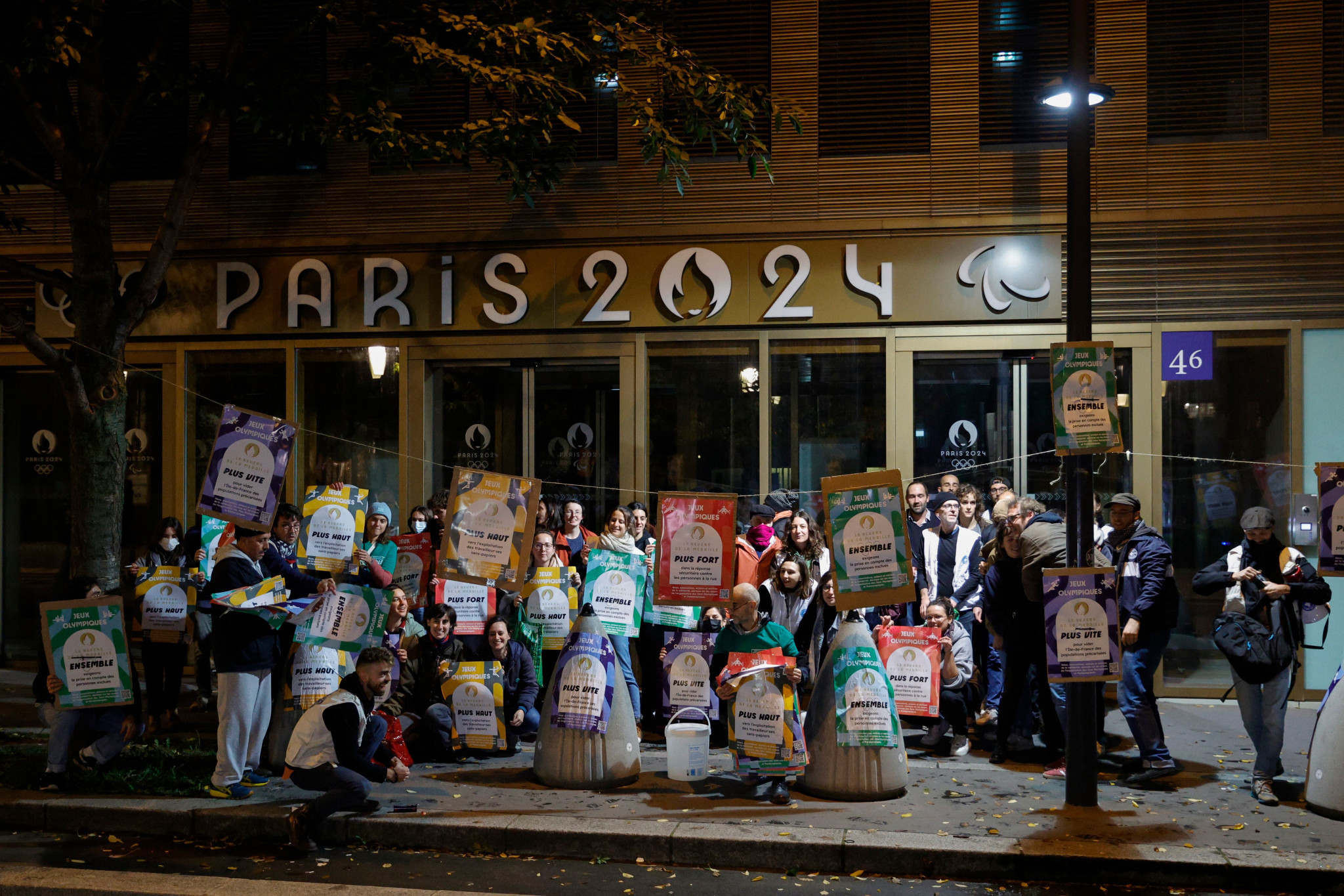 Activists protest at Paris 2024 offices over "social cleansing" concerns