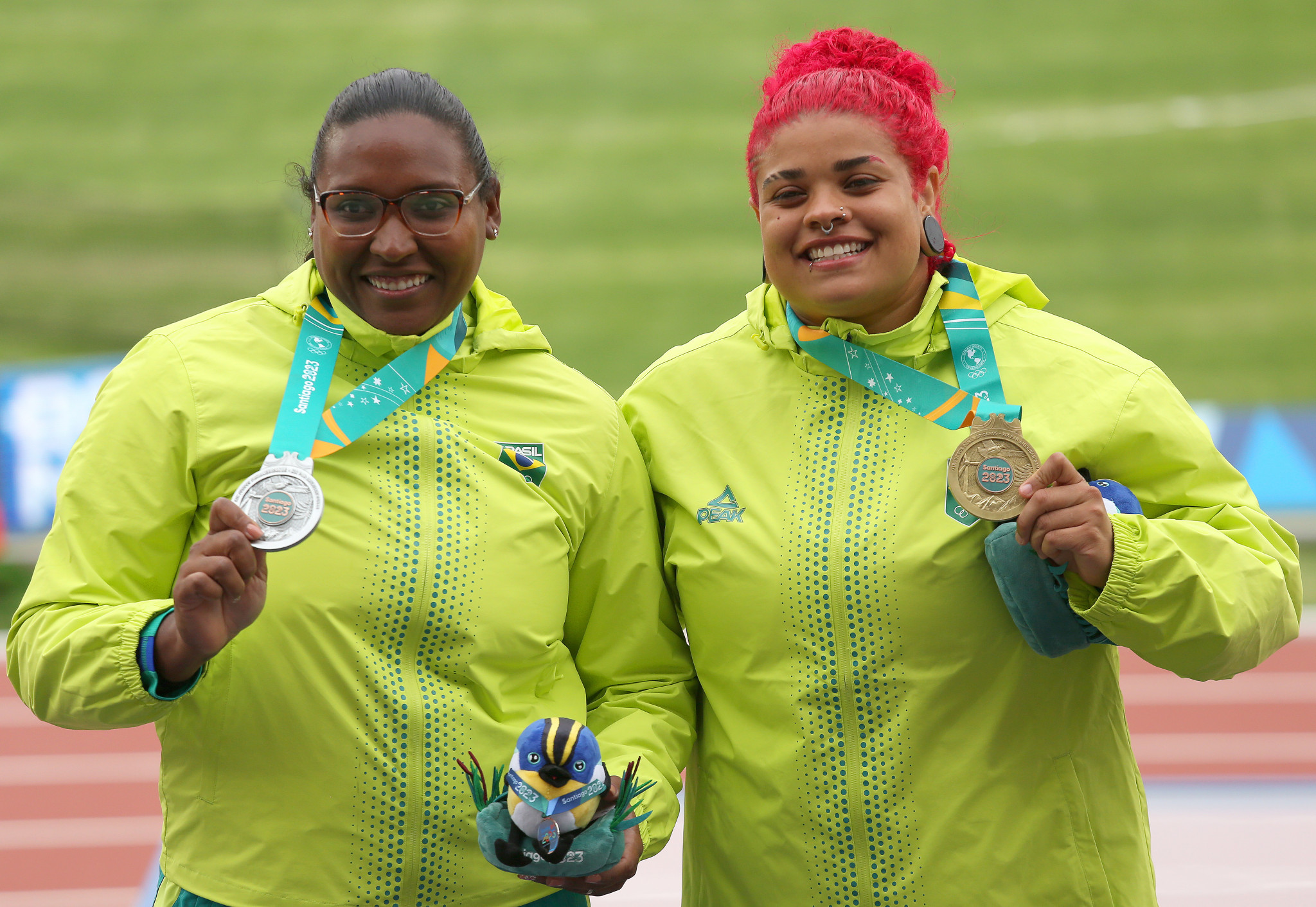 Izabela da Silva, right, led a Brazilian one-two with Andressa de Morais, left, in the women's discus ©Getty Images