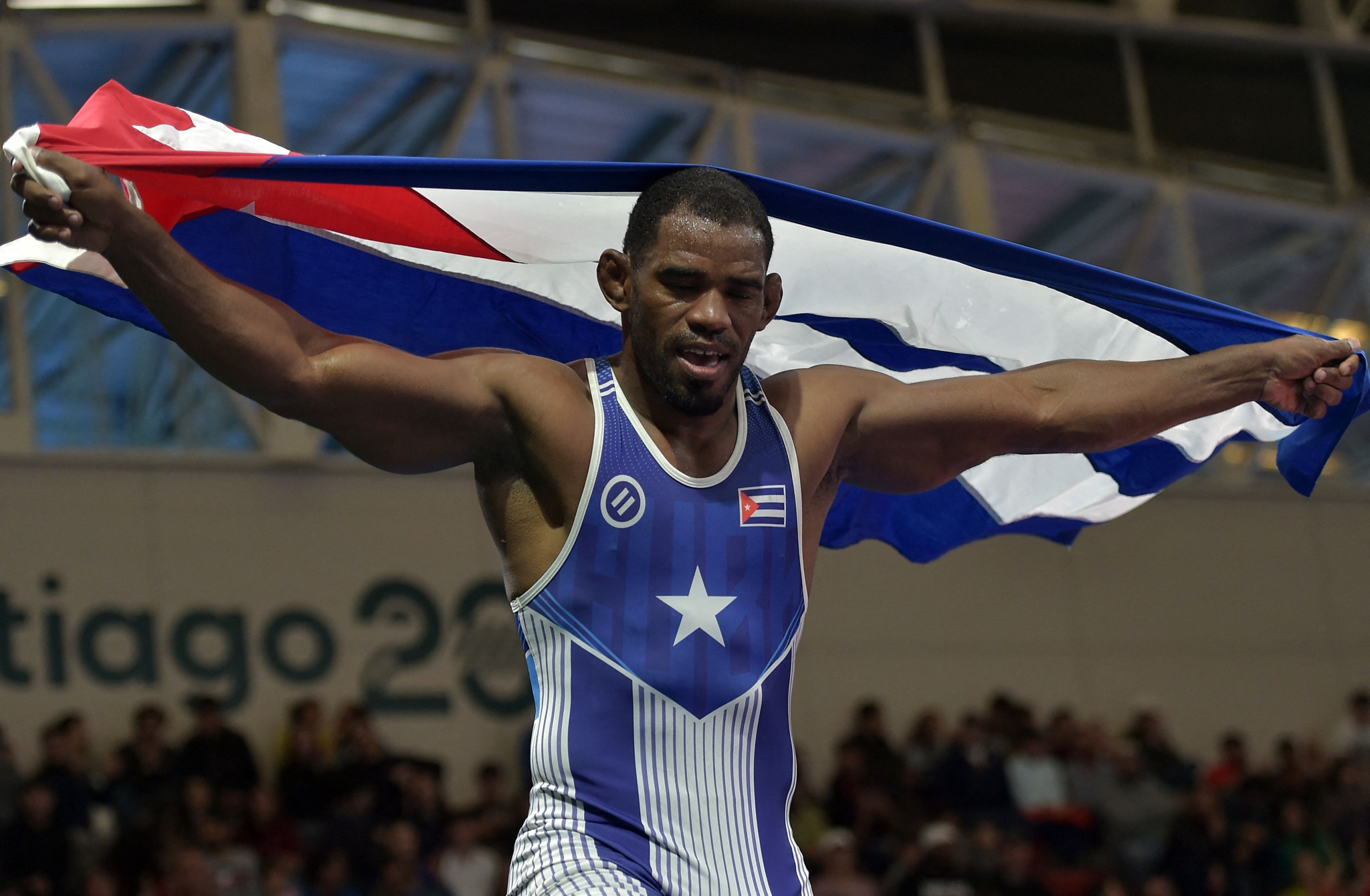 Cuba's Yurieski Torreblanca celebrates after defeating US' Mark Hall II in the wrestling men's freestyle 86kg gold medal bout during the Pan American Games Santiago 2023 © Getty Images