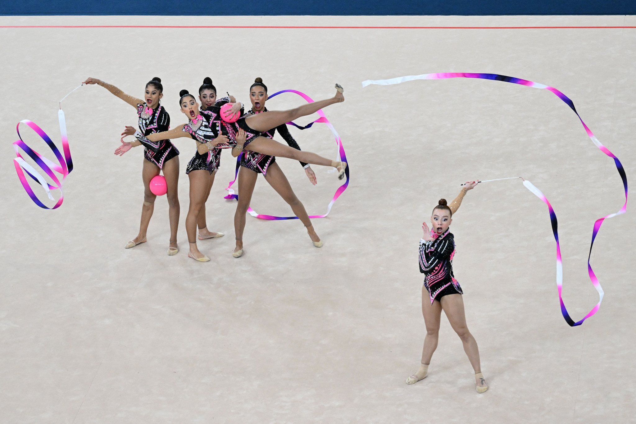 Brazil's team competes in the rhythmic gymnastics 3 ribbons and 2 balls qualification of the Pan American Games Santiago 2023 © Getty Images