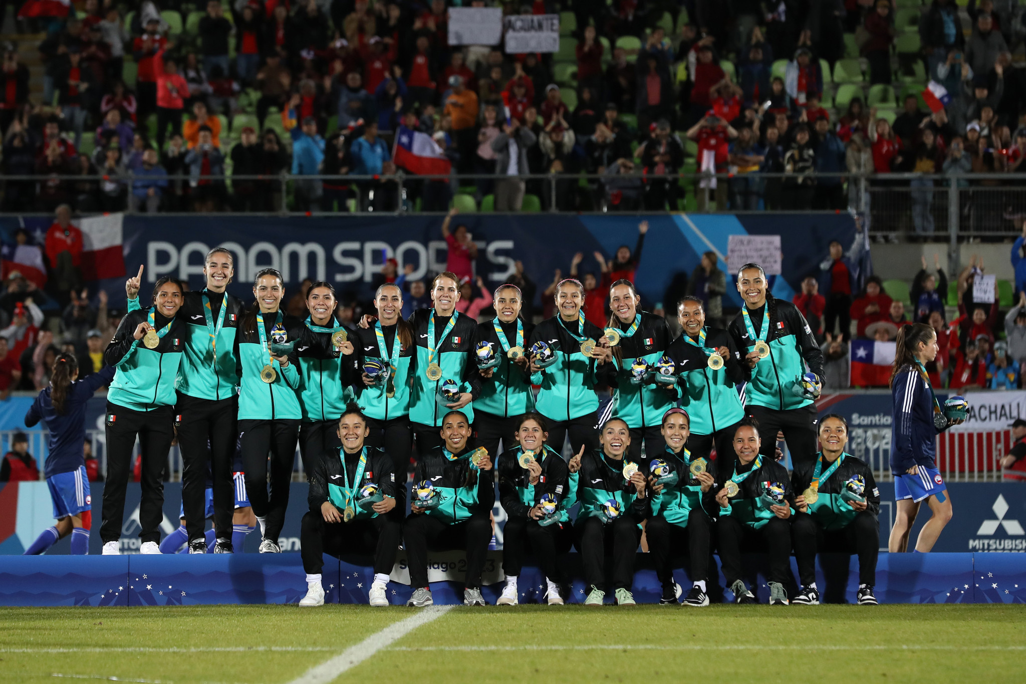 Players of Mexico pose in the podium after winning gold medal after the Women's Football Gold Medal Match between Mexico and Chile at Elias Figueroa Stadium on Day 14 of Santiago 2023 Pan Am Games on November 3, 2023 in Valparaiso. © Getty Images