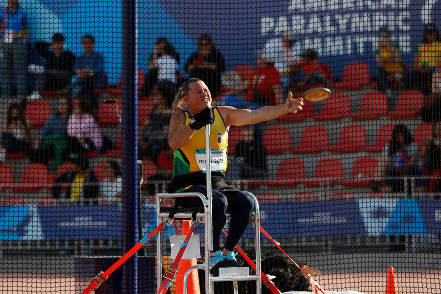 Elizabeth Rodrigues of Brazil during the final of the F53 discus throw at the Mario Recordon athletic center at the Parque Estadio Nacional on November 21 in Santiago, Chile -  Photo: Javier Salvo/Santiago 2023 by Photosport (Foto de Javier Salvo/Santiago 2023 vía Photosport).