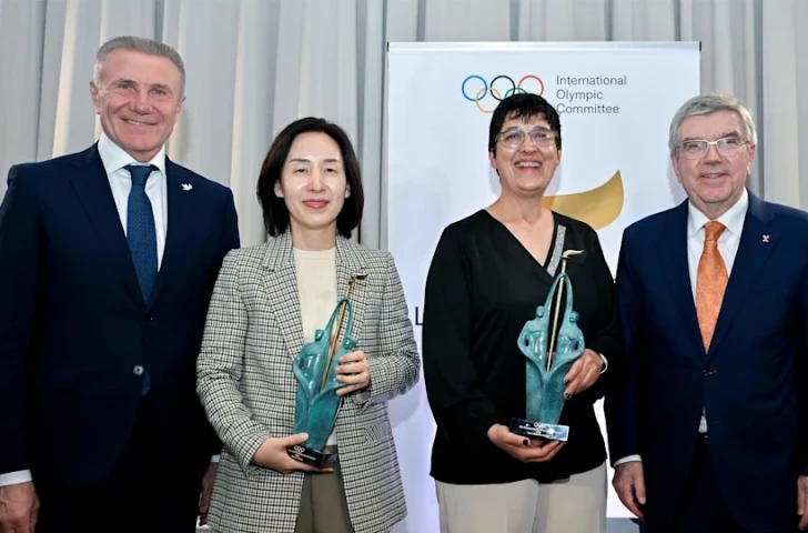 The IOC recognizes the coaching careers of Laura Martinel and Taesuk Chang
