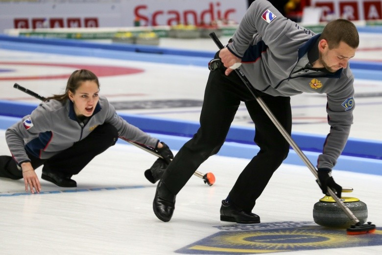 Scotland end Canada's unbeaten run to reach semi-finals at World Mixed Doubles Curling Championship