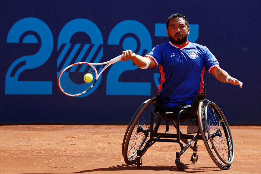 Francisco Cayuleff from Chile during the match in the wheelchair tennis mixed’s quad finals at the Parapan American Games at the National Stadium Tennis Sports Center on November 24 in Santiago, Chile (Foto: Dragomir Yankovic/ Parapanamericanos Stgo 2023 via Photosport)