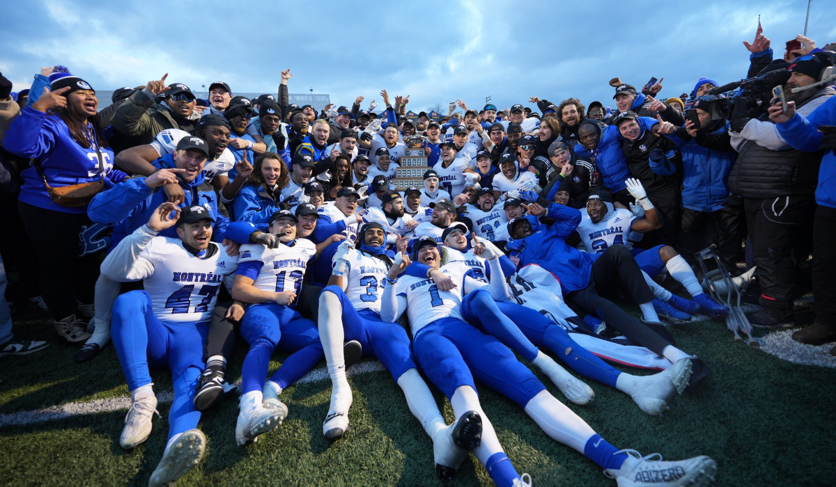 Montreal Carabins wins the Vanier Cup for second time