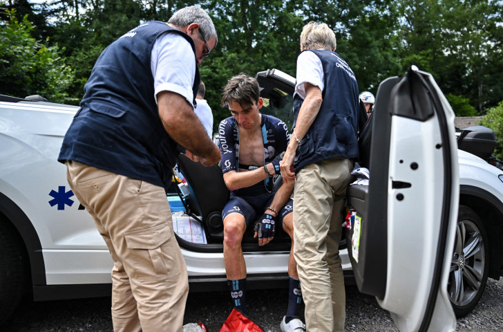  Team DSM - Firmenich's French rider Romain Bardet receives medical attention. © Getty Images