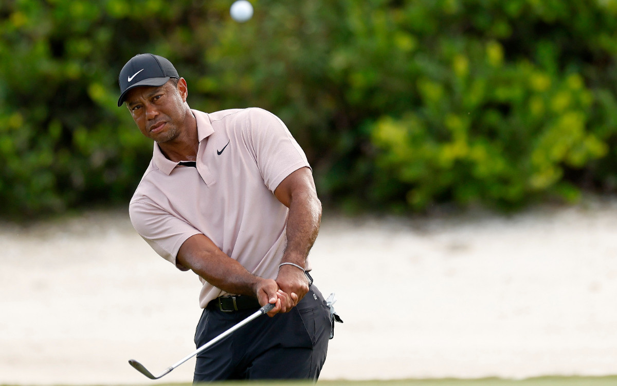 Tiger Woods, far from the top in his new golf comeback