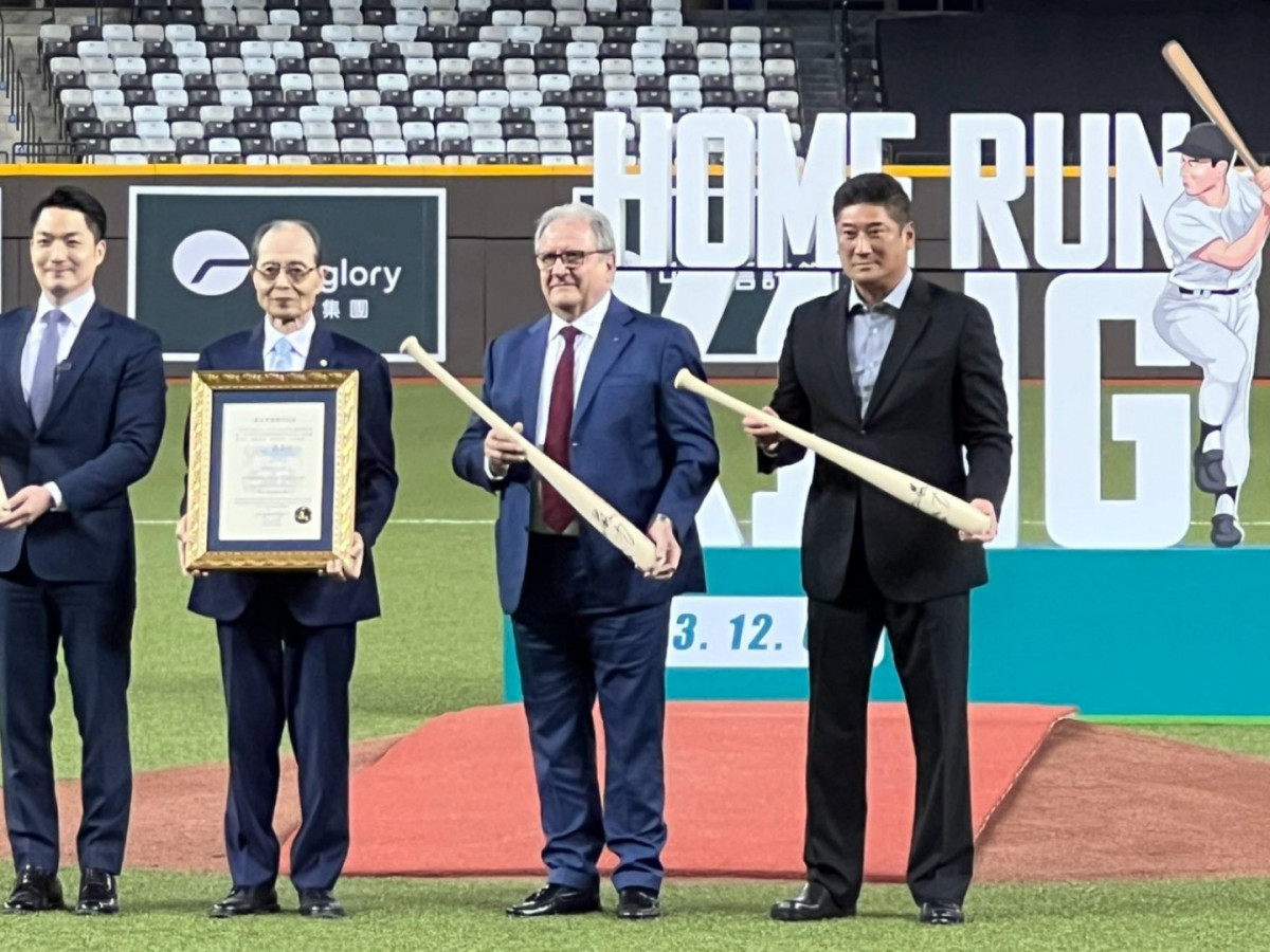 The president of the WBSC, Riccardo Fraccari, inaugurates the new Taipei Dome