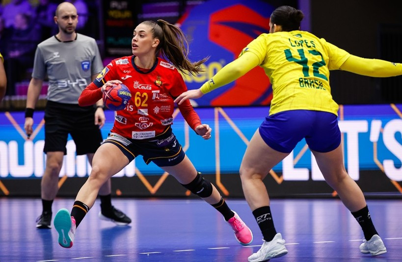 Paula Arcos (62), an exceptional player. IHF