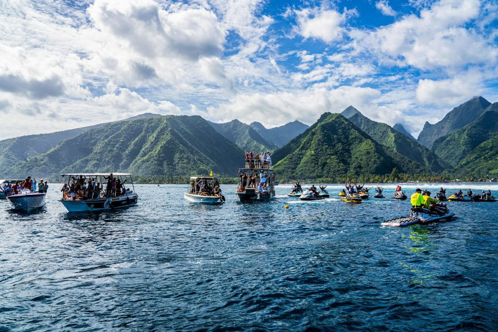 Spectators are seen on boats during the Outerknown Tahiti Pro 2022, the WSL Championship Tour, in Teahupo'o, French Polynesia © Getty Images