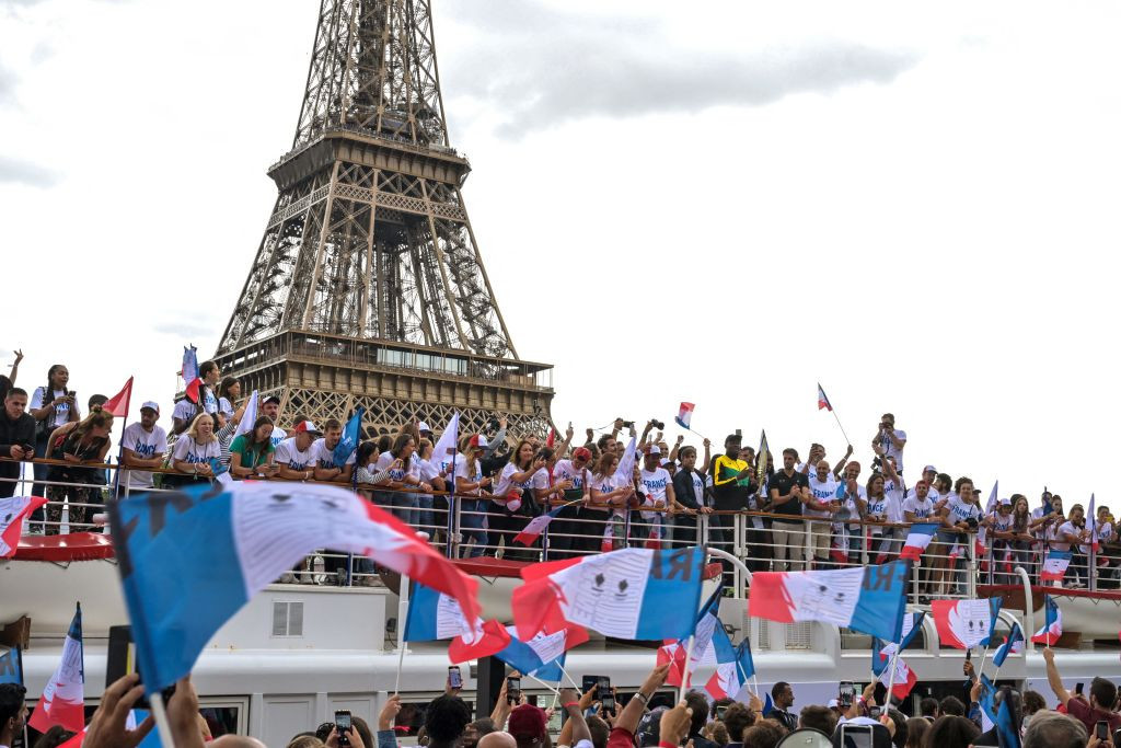 The torch's presentation on the river Seine, as the landmark Eiffel Tower is seen in background, in Paris © Getty Images