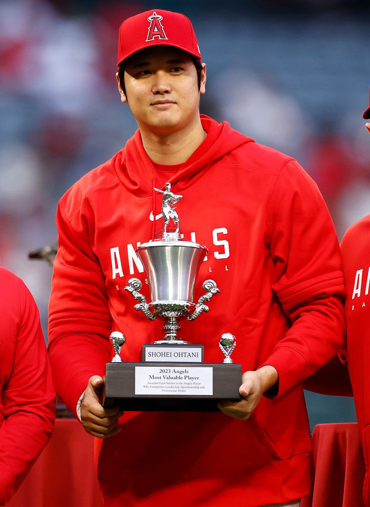 ANAHEIM, CALIFORNIA - SEPTEMBER 30: Shohei Ohtani #17 of the Los Angeles Angels holds the 2023 Los Angeles Angels Most Valuable Player trophy before a game against the Oakland Athletics at Angel Stadium of Anaheim on September 30, 2023 in Anaheim, California. (Photo by Ronald Martinez/Getty Images)
