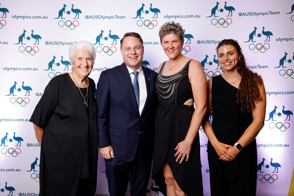 Dawn Fraser AC MBE, Lord Mayor Adrian Schrinner, Natalie Cook OAM Jessica Fox OAM, during the John Coates Celebration Dinner at Sofitel Hotel in Sydney © Getty Images