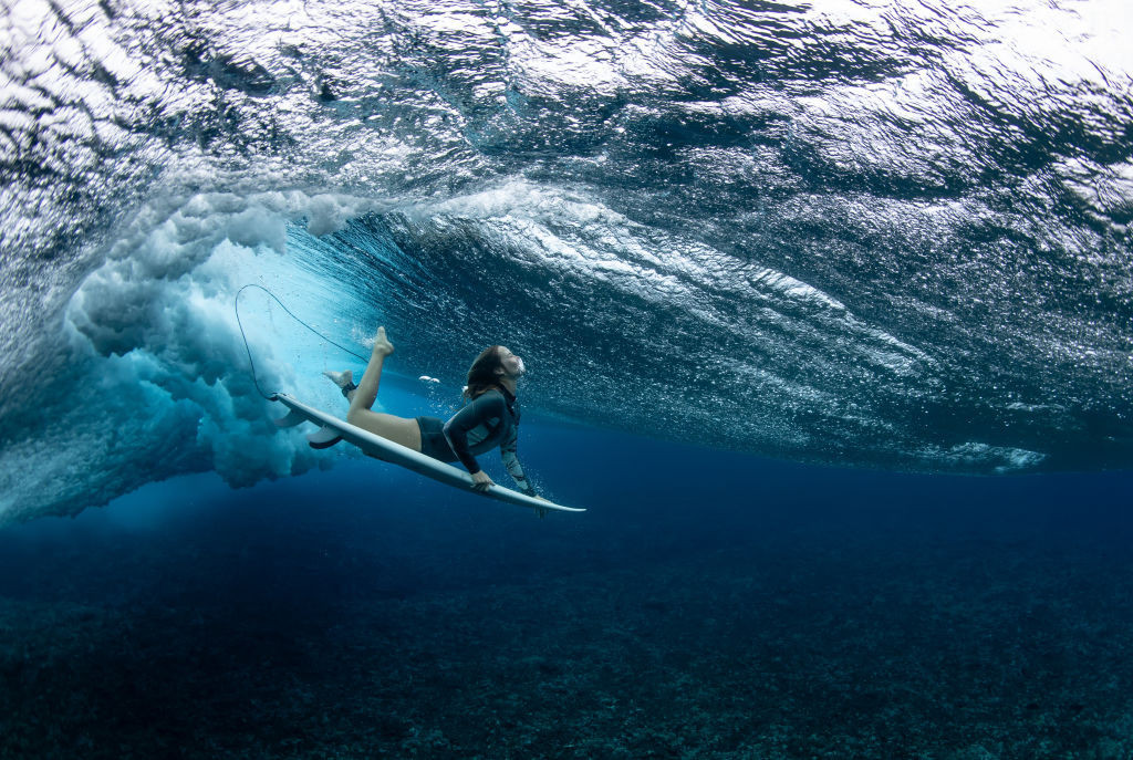 Australian Olivia Ottaway dives under a wave in Teahupo'o. © Getty Images