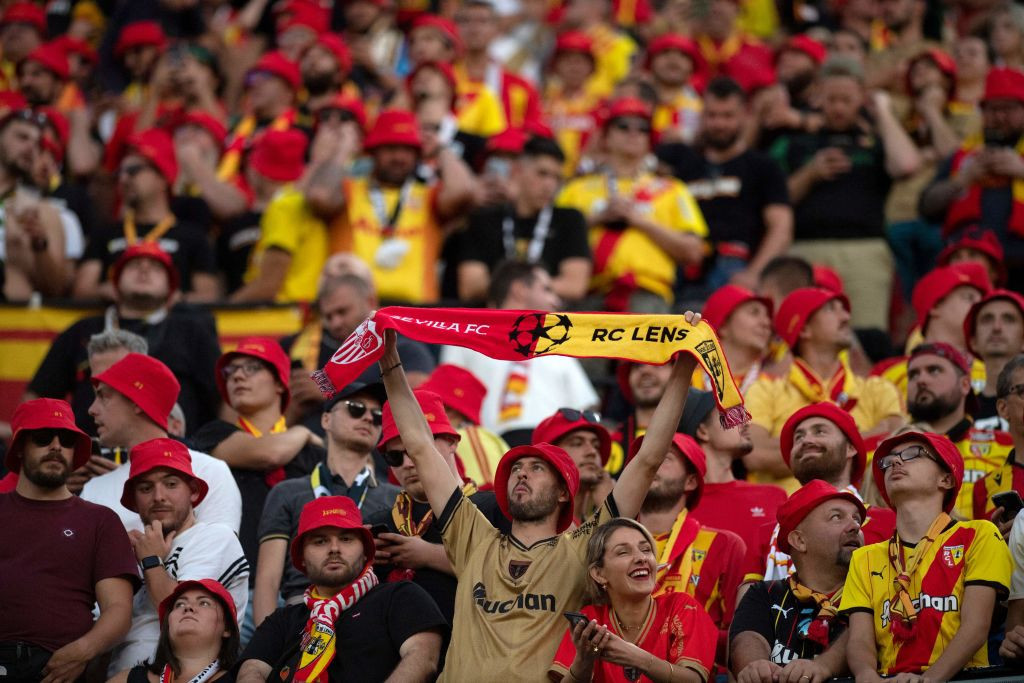 Lens supporters at the Sevilla FC stadium. © Getty Images