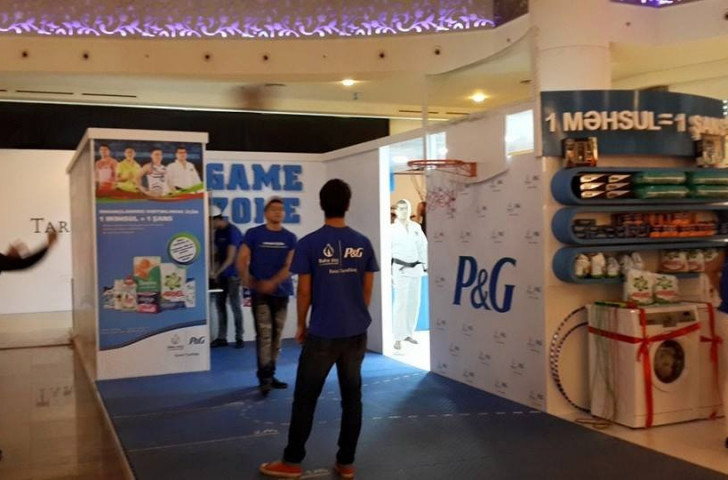 Official partners of Baku 2015, such as P&G, are putting on sporting activities inside the Park Bulvar shopping mall