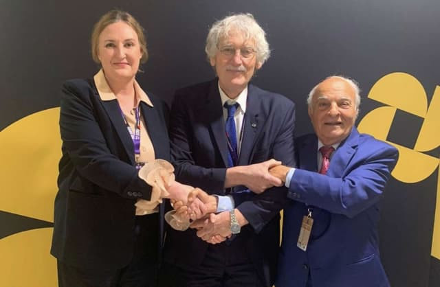 More than 30 years of General Secretariat: Hedi Dhouib (right) from 1993 to 2011, Jean-Luc Rougé (center) from 2011 to 2023 and Dr Lisa Allan (left) from now on © IJF