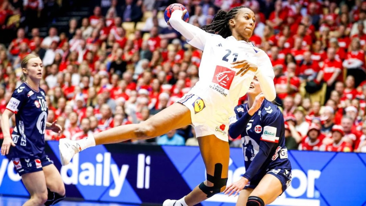 France's Orlane Kanor shine at the final. IHF