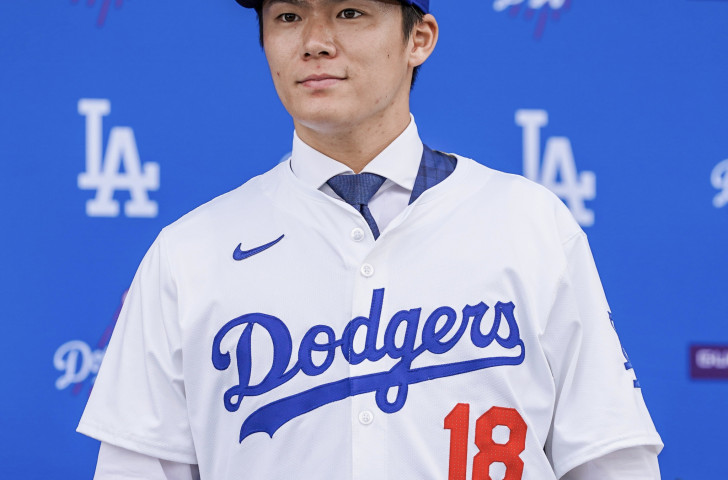 Dodgers sign Yoshinobu Yamamoto for $325 million