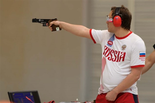 Klimov equals world record as Jiewchaloemmit bags first ISSF World Cup gold at Rio 2016 test event