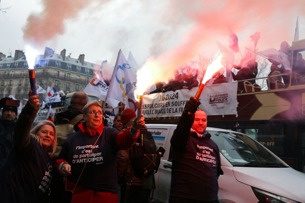 Demonstrators protest against the lack of information on how to secure the Paris 2024 Olympics. GETTY IMAGES