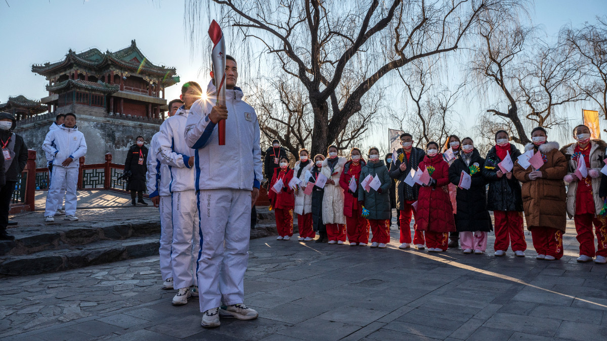 Chinese torchbearers at the beginning of the Beijing 2022 Winter Olympics Torch Relay. GETTY IMAGES