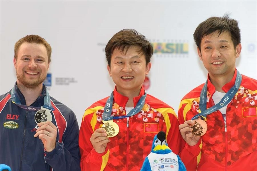 China’s Hui Zicheng set a world record points tally for a final on his way to winning the men’s 50 metres rifle three positions on the last day of action at the ISSF World Cup event ©ISSF