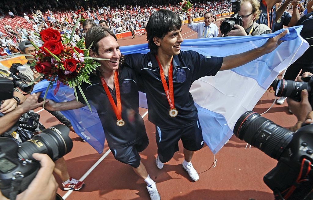 Messi and Agüero celebrate the Olympic gold in Beijing. GETTY IMAGES